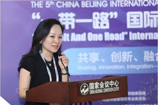 8格萊寶美孕CEO劉安妮做演講.jpg 8格萊寶美孕CEO劉安妮做演講.jpg