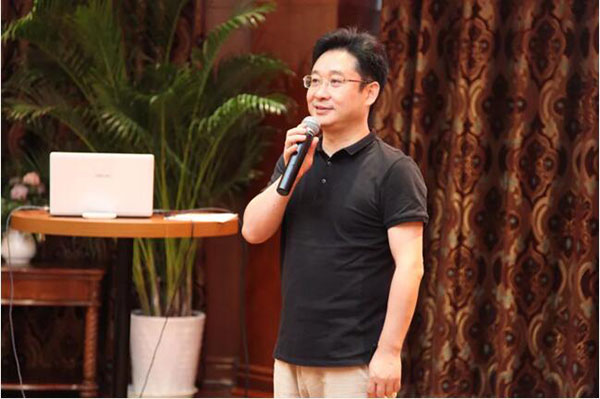 2清華校友生命科學(xué)與醫(yī)療健康協(xié)會(huì)秘書(shū)長(zhǎng)余永定擔(dān)任主持.jpg 2清華校友生命科學(xué)與醫(yī)療健康協(xié)會(huì)秘書(shū)長(zhǎng)余永定擔(dān)任主持.jpg