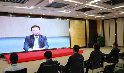 7美年大健康集團董事長俞熔發來視頻對受到表彰的慈銘體檢醫療隊員表示祝賀.jpg 7美年大健康集團董事長俞熔發來視頻對受到表彰的慈銘體檢醫療隊員表示祝賀.jpg