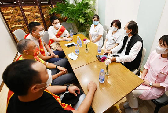 5慈銘體檢董事長胡波與醫院領導和北京榜樣人員座談會.jpg 5慈銘體檢董事長胡波與醫院領導和北京榜樣人員座談會.jpg